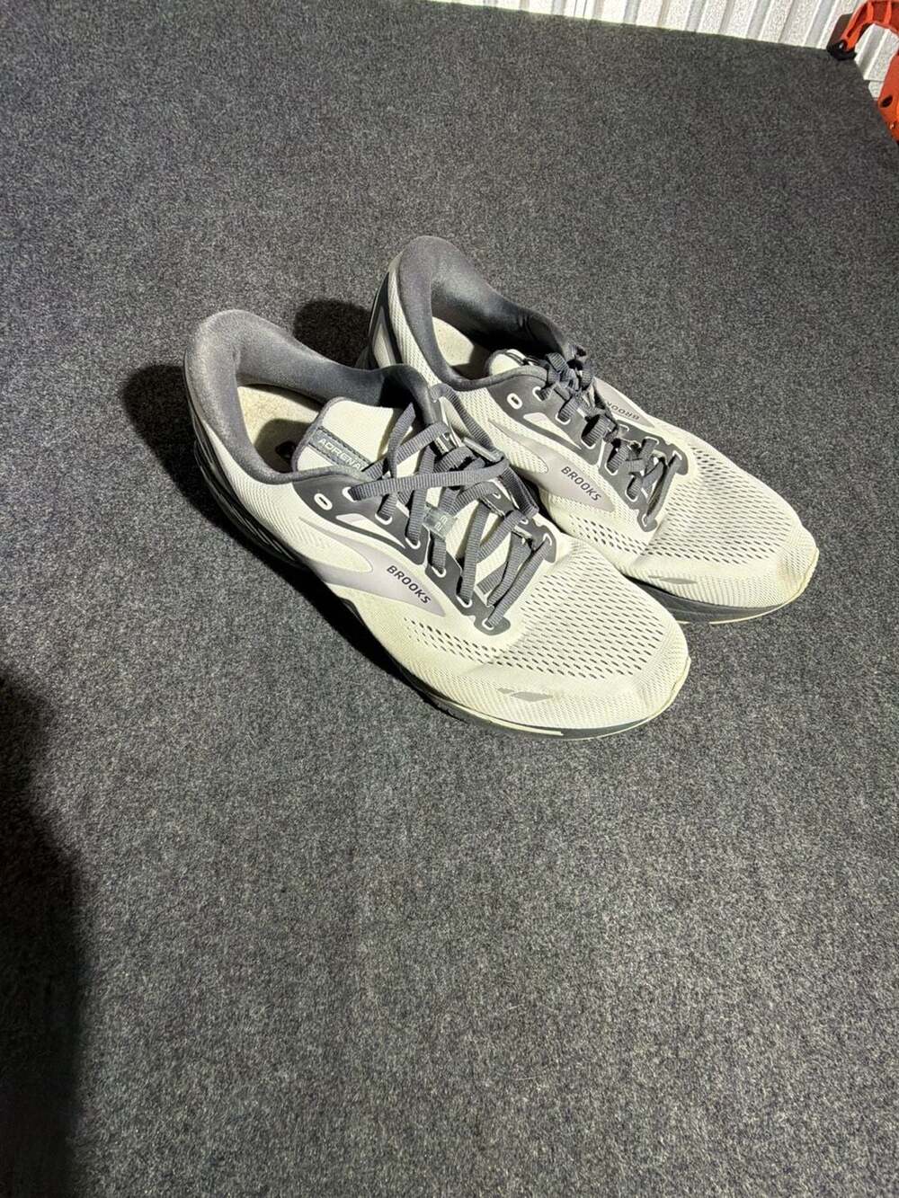 Brooks Adrenaline GTS 23 Running Shoes Oyster Alloy Gray Wide (2E) Size 12.5